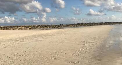 Täysi huoneisto lähellä rantaa, baareja, ravintola