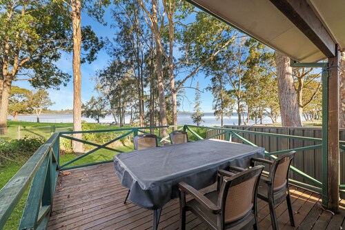 Absolute Waterfront - large deck, level access to water, plenty wildlife
