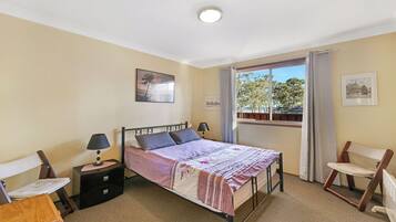3 bedrooms, desk, iron/ironing board, wheelchair access