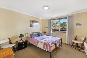 3 bedrooms, desk, iron/ironing board, wheelchair access