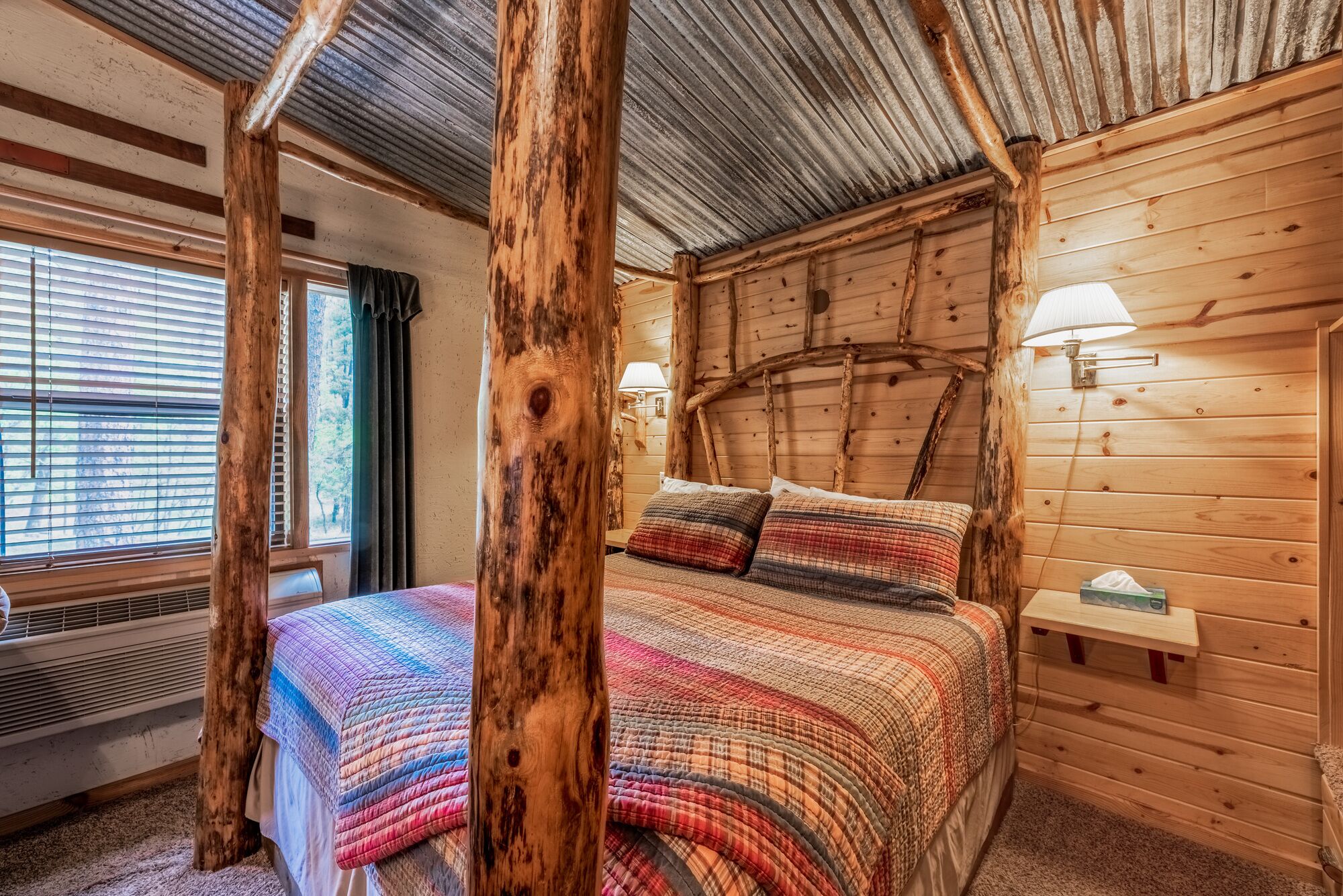 Snowshoe Cabin-NEW- Great Porch, fireplace, full kitchen