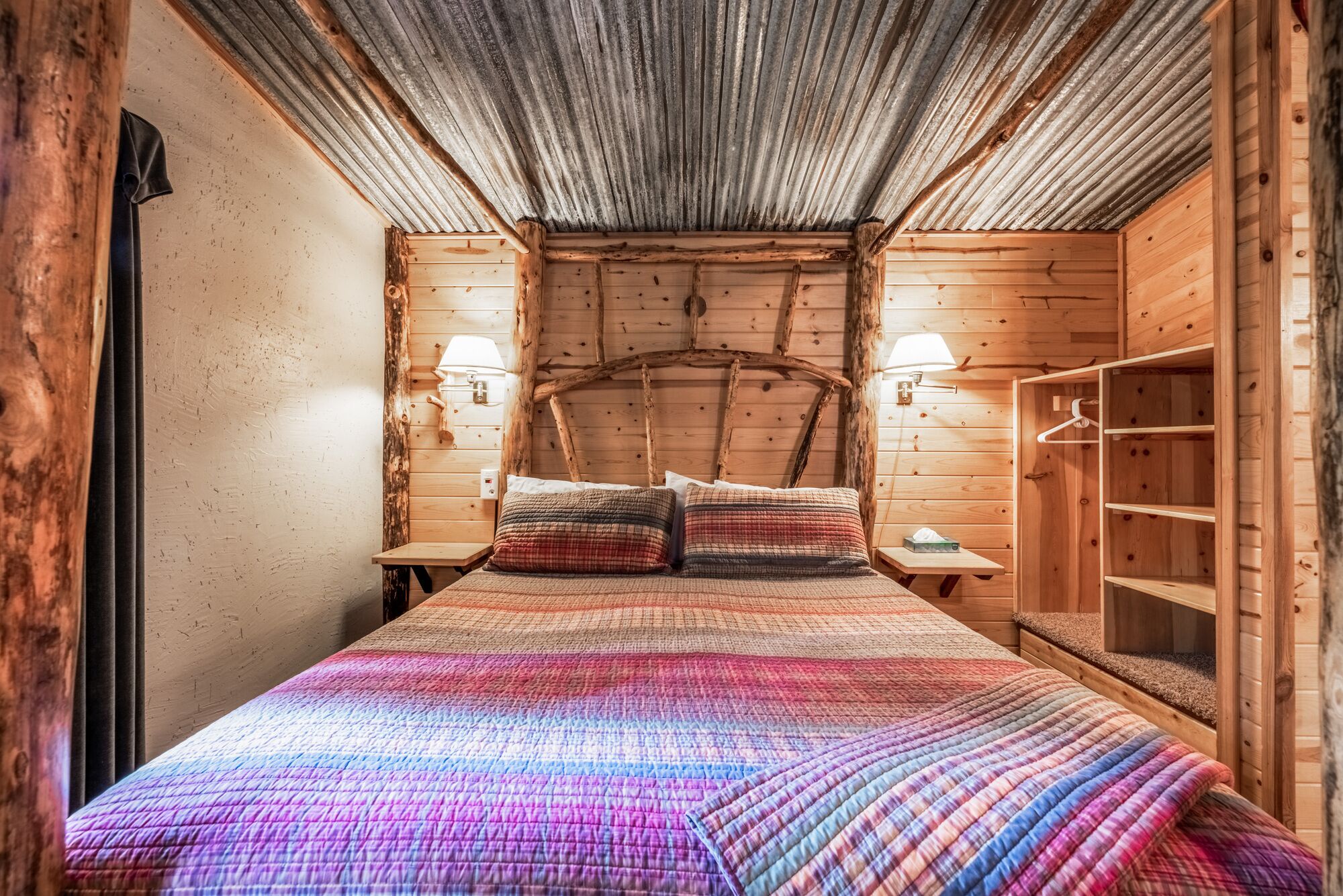 Snowshoe Cabin-NEW- Great Porch, fireplace, full kitchen