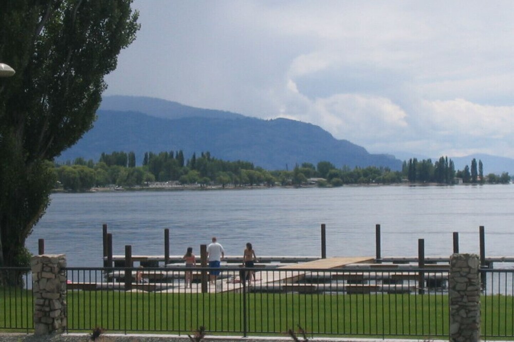 LAKEFRONT , 3 BEDROOM LUXURY TOWNHOME - MONTHLY - winter rates, 66.00 nite