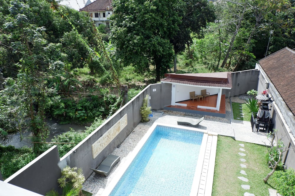 4 Bedroom Luxury Villa in Kerobokan