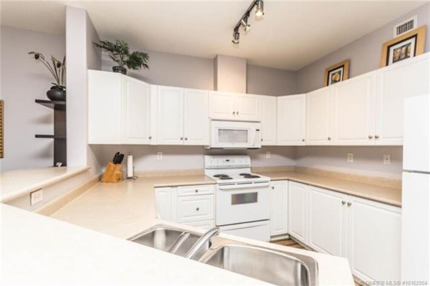 The best Waterfront Resort Condo in Kelowna