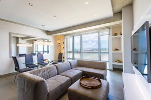 Smart-tv, tv-spel, dvd-spelare och en stereo