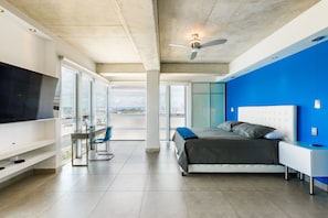 2 bedrooms, desk, iron/ironing board, WiFi