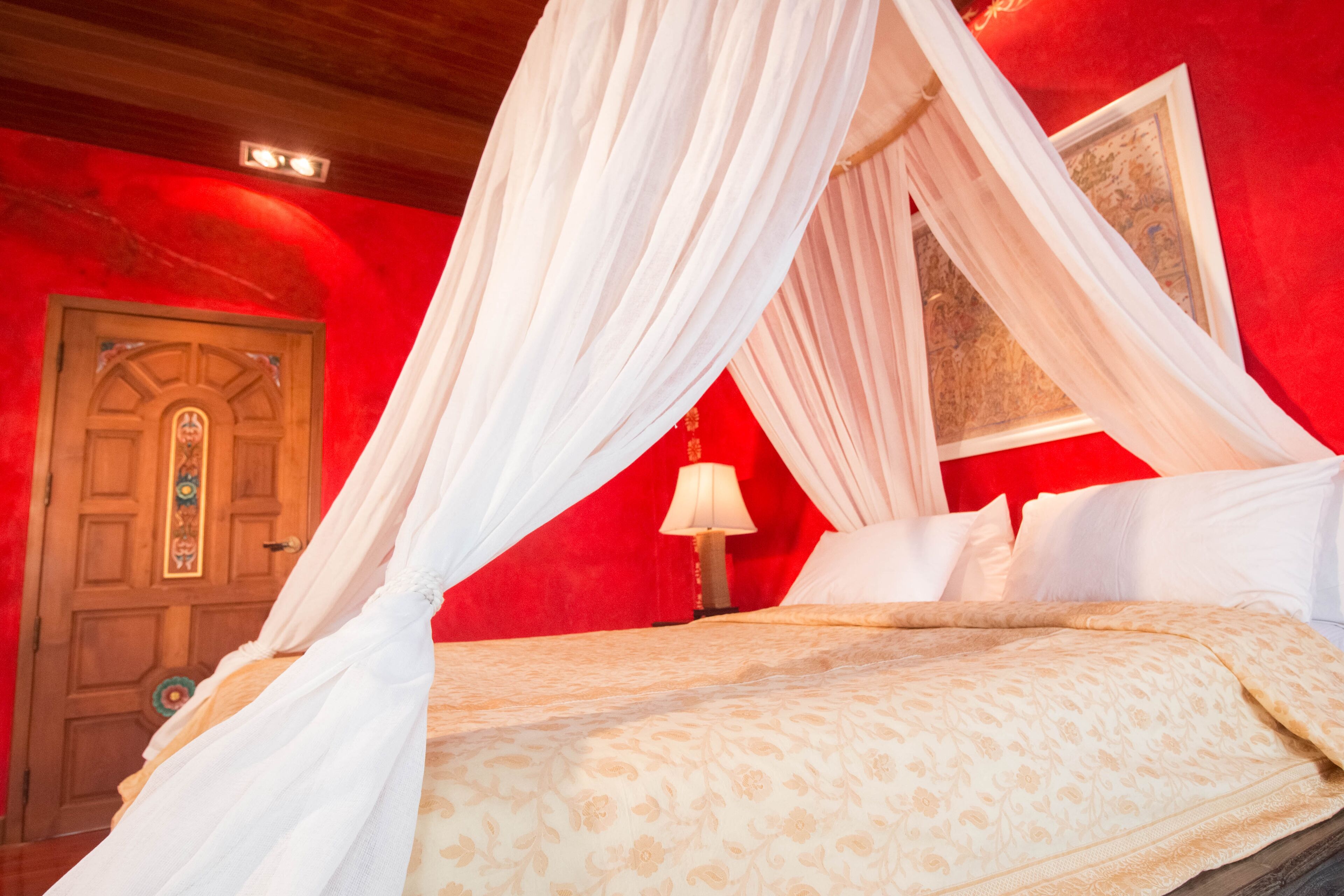 7 quartos, acesso à internet, roupa de cama