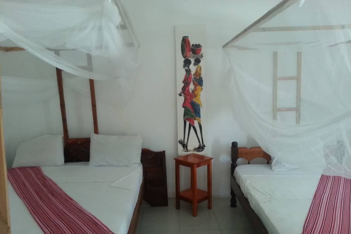 Bungalow, Sea View | Desk, bed sheets