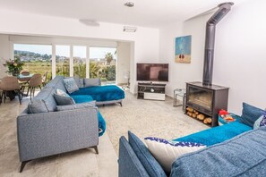 Smart-TV, peis, videospill og fotballspill