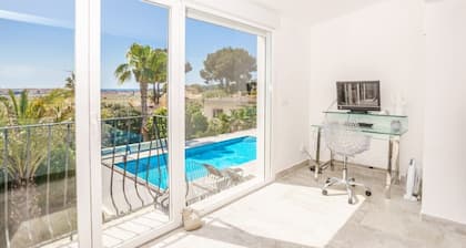 6 Bedroom Villa minutes from Moraira Beach. Heated swimming pool, sea view