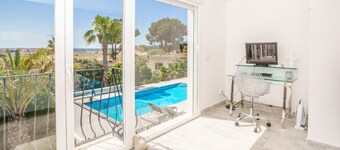 6 Bedroom Villa minutes from Moraira Beach. Heated swimming pool, sea view