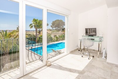 6 Bedroom Villa minutes from Moraira Beach. Heated swimming pool, sea view
