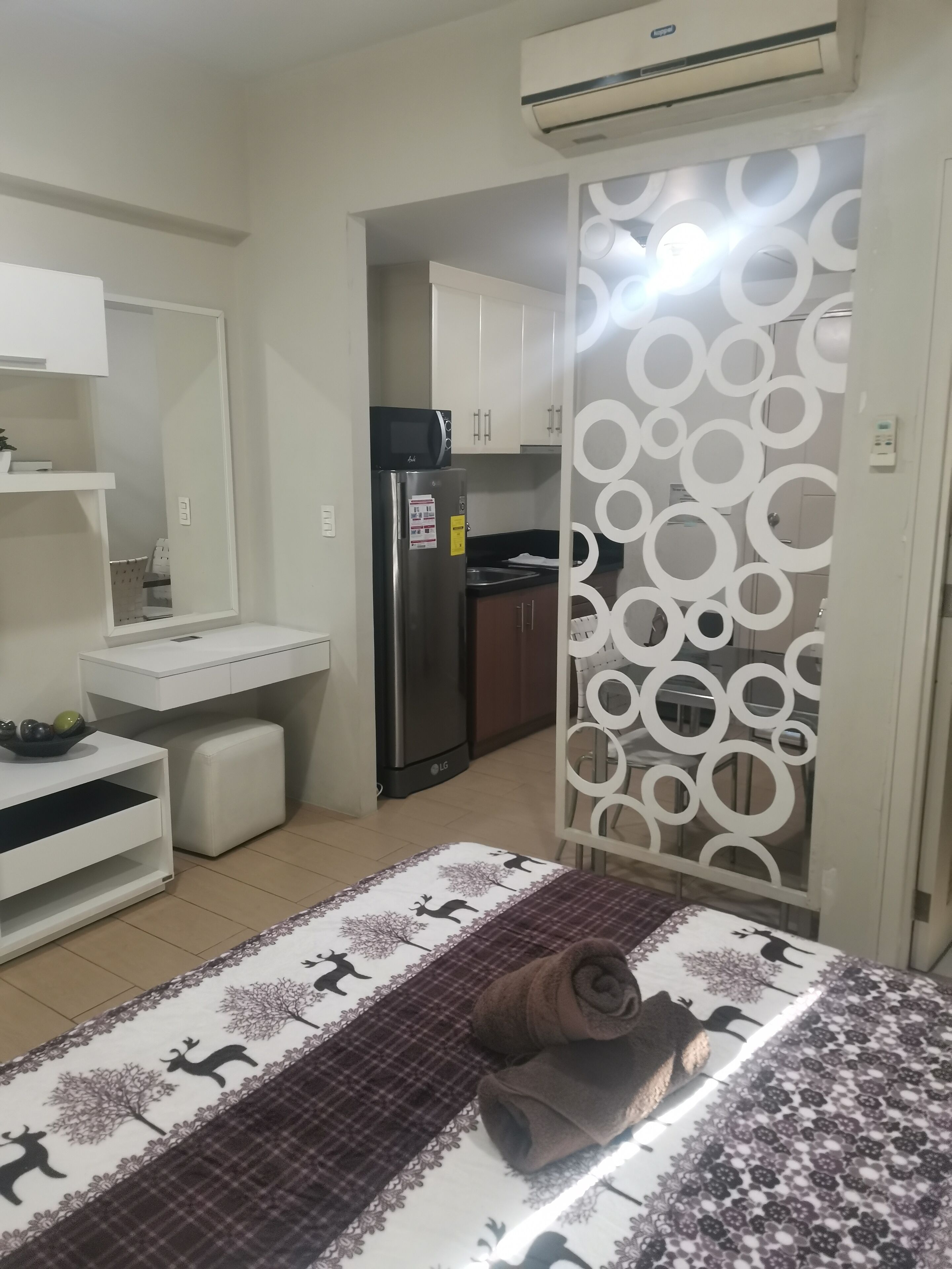 deluxe studio | 1 bedroom, desk, iron/ironing board, free wifi