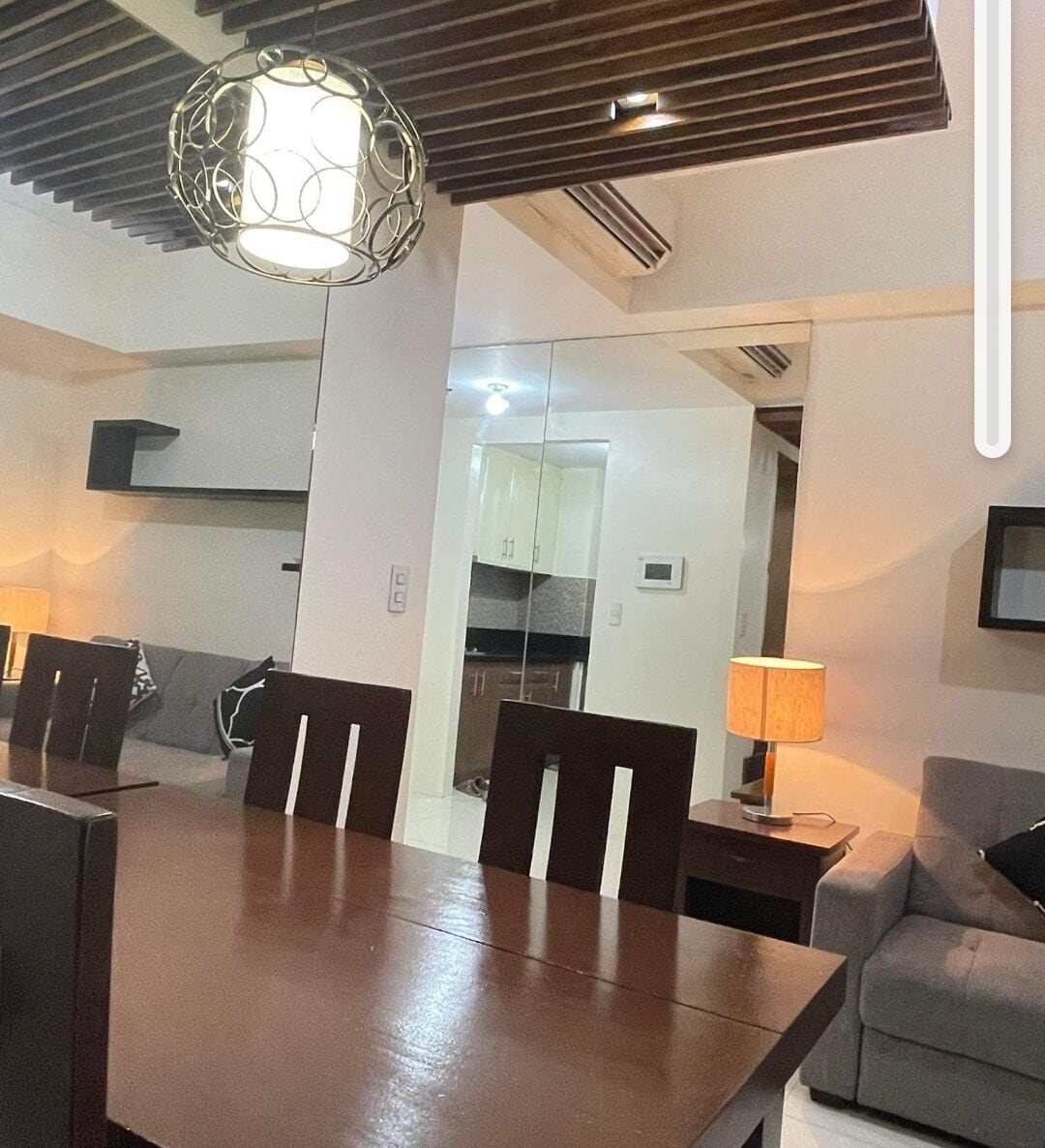 deluxe studio | in-room dining