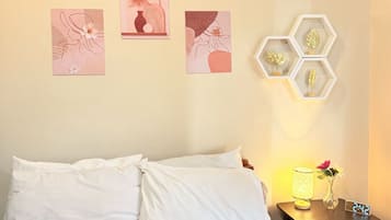 办公桌、熨斗/熨板、免费 WiFi、床单