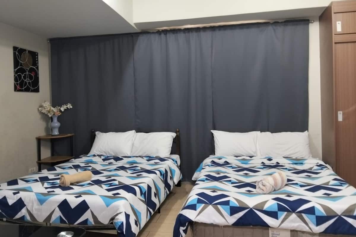 Family Room | 1 bedroom, desk, iron/ironing board, free WiFi