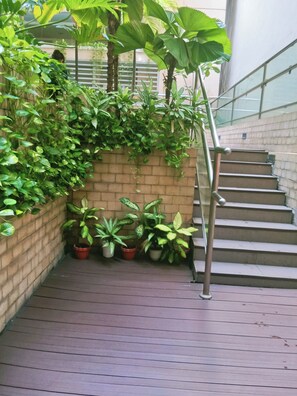 Exterior - Henry's Newport (Pasay)