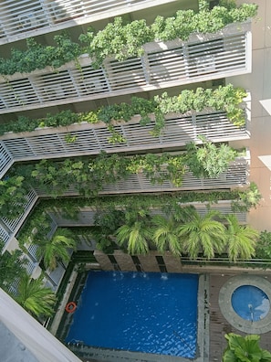 Indoor pool - Henry's Newport (Pasay)