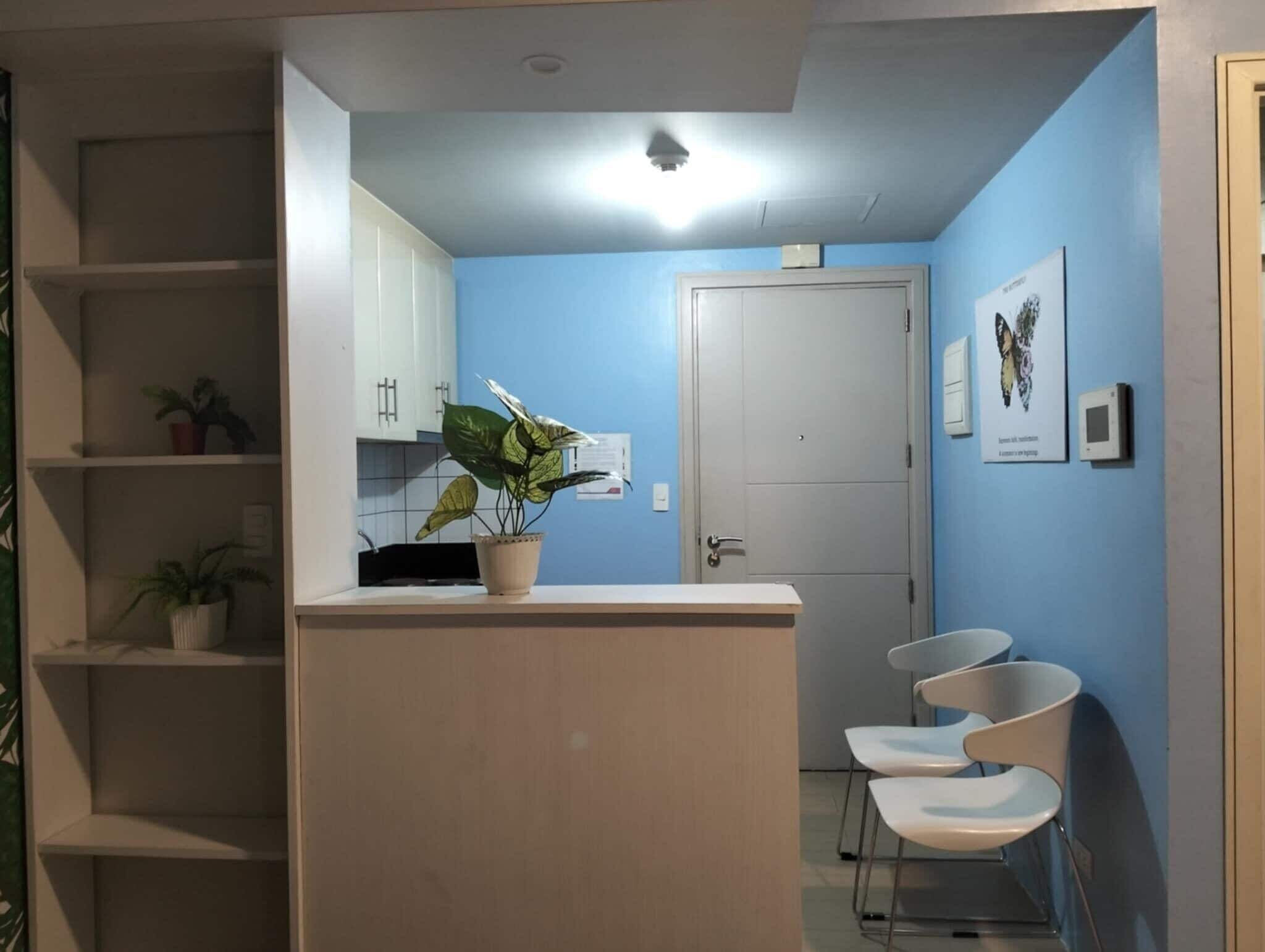 deluxe studio | in-room dining