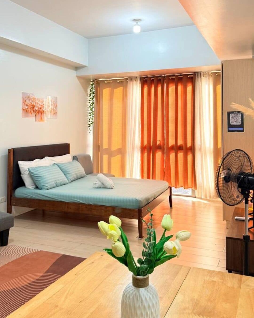 Desk, iron/ironing board, free WiFi, bed sheets