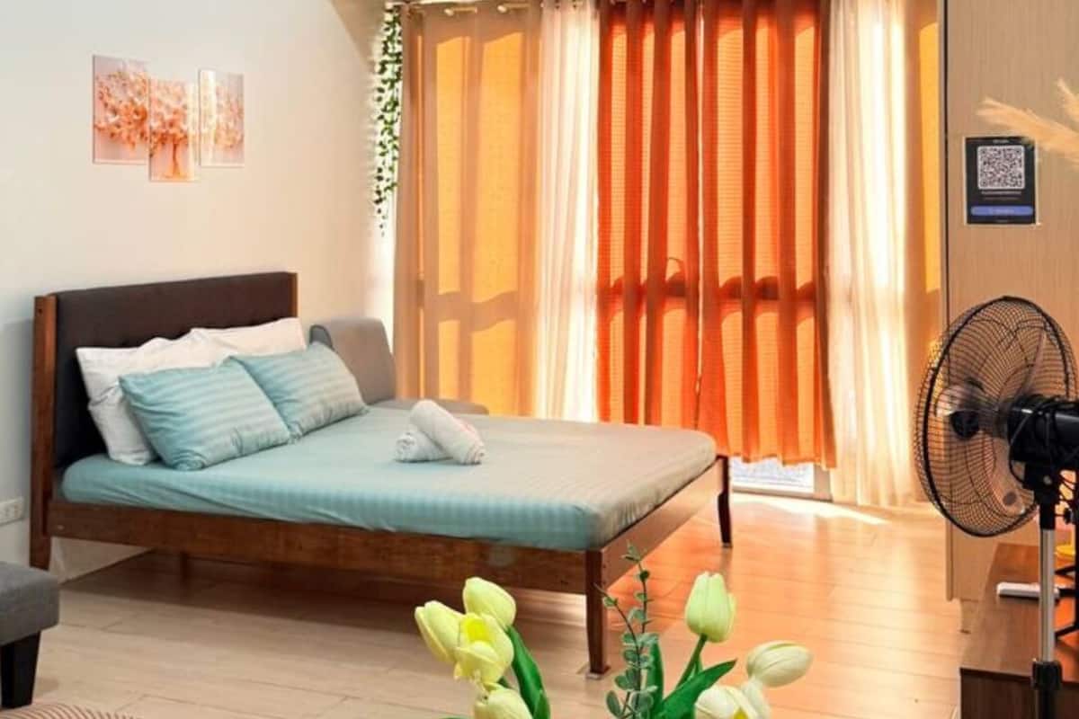 Deluxe-Studio | Schreibtisch, Bügeleisen/Bügelbrett, kostenloses WLAN, Bettwäsche