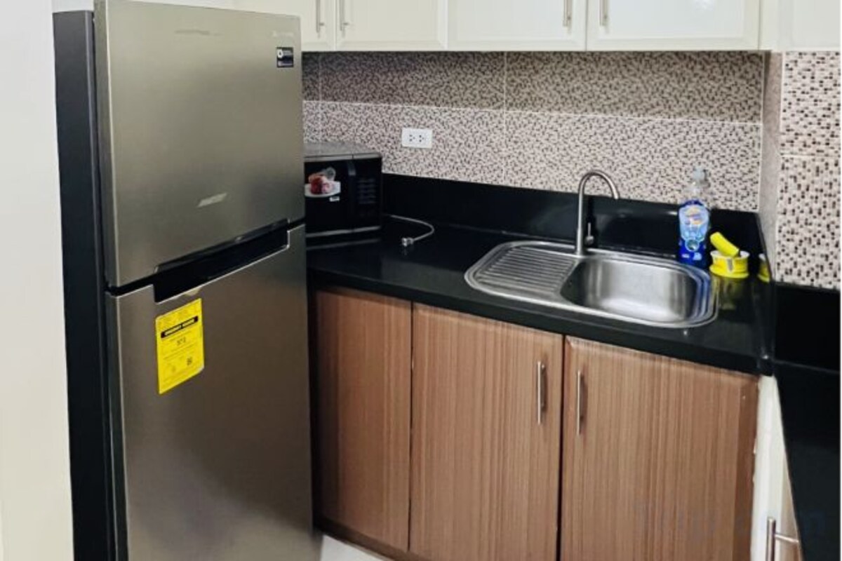 Private kitchen | Fridge, stovetop, cookware/dishes/utensils