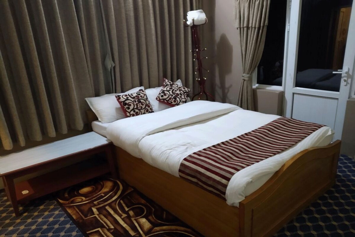 Setrika/meja setrika, tempat tidur lipat/tambahan, dan Wi-Fi gratis