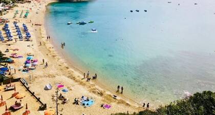 Vue panoramique à 2 pas de la plage de Morcone.