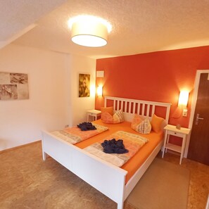 2 bedrooms, iron/ironing board, WiFi, bed sheets