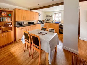 Dining - Dog Friendly Cottage with Private Drive, Enclosed Garden, Central Heating, Free WiFi & pubs nearby (Richmond)