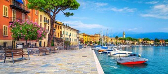 Spiaggia Azzurro -lakeside with terrace, Toscolano Maderno, Italy