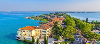 Spiaggia Azzurro -lakeside with terrace, Toscolano Maderno, Italy