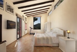 5 多间卧室、客房内保险箱、熨斗/熨衣板、免费 WiFi