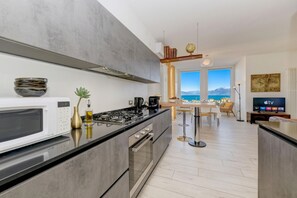 Réfrigérateur, micro-ondes, four, lave-vaisselle