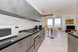 ثلاجة، ميكروويف، فرن، غسالة أطباق