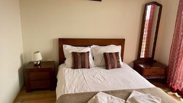 4 makuuhuonetta, silitysrauta/-lauta, vauvan matkasänky, ilmainen Wi-Fi