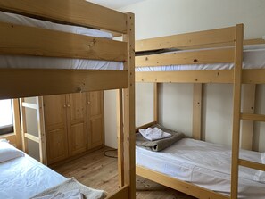 4 Schlafzimmer, Bügeleisen/Bügelbrett, Reisekinderbett, kostenloses WLAN