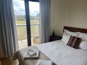 4 chambres, fer et planche à repasser, lit parapluie, Wi-Fi gratuit