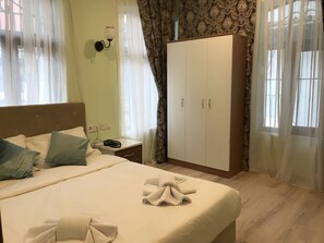 Standard Quadruple Room, 2 Queen Beds | Soundproofing, bed sheets - Historial Hotel (Istanbul)
