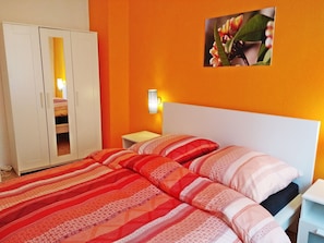 2 bedrooms, iron/ironing board, Internet, bed sheets