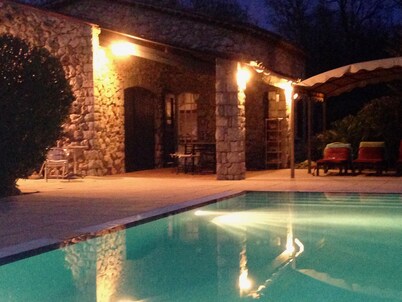 Beautiful villa, exceptional pool, central location for Cannes, Nice, St. Tropez
