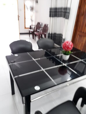 Dining - Hamsam Villaa (Manmunai North)