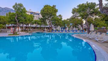 Seasonal outdoor pool, pool umbrellas, sun loungers