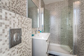 Kostenlose Toilettenartikel, Handtücher