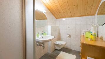 Bruser, hårtørrer, håndklæder