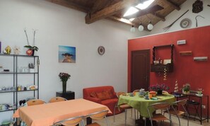 Esmorzar diari continental gratuït 