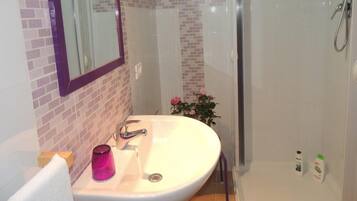 Duplex, 1 Bedroom | Bathroom sink