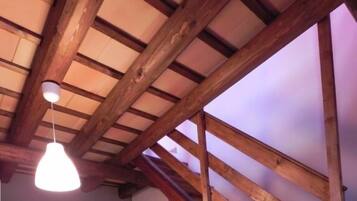 Alloggio su due livelli, 1 camera da letto | Una scrivania, culle/letti per bambini (gratuiti), Wi-Fi gratuito