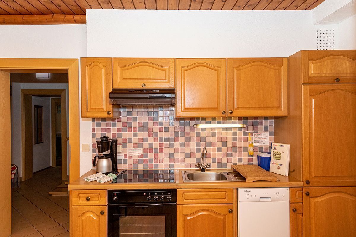 Fridge, oven, dishwasher, coffee/tea maker